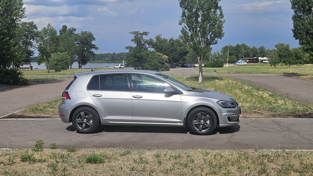 E-GOLF 36 квт. 18р.свіжий 117т.км.  рідна фарба