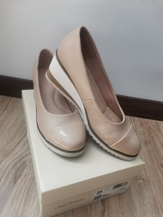 Półbuty na koturnie