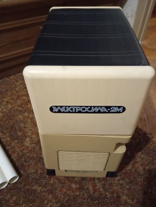 Насадки для пилососа и пуфик