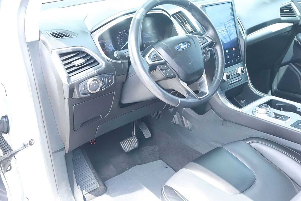 Ford Edge Titanium      2021
