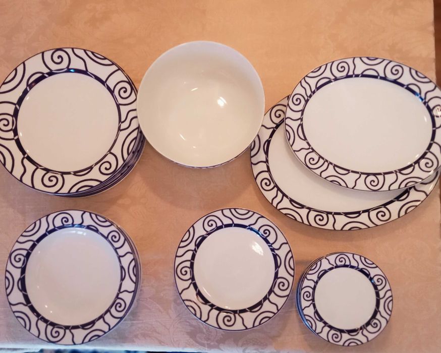 Spal - Porcelana de Portugal - ano 2000, serviço de jantar, 27 peças.