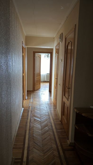 Радченко 4, цегляний будинок, метрові стіни, 3 кімнатна квартира
