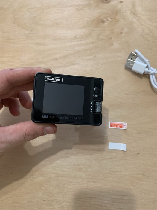 Зарядний пристрій ToolKitRC M7