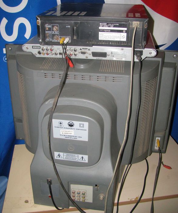 Телевизор ELEKTRON 54 ТК-713, в комплекте с DVD и видаком.