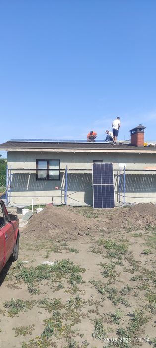 Сонячні панелі , інвертори , акумулятори, кабель . Монтаж .