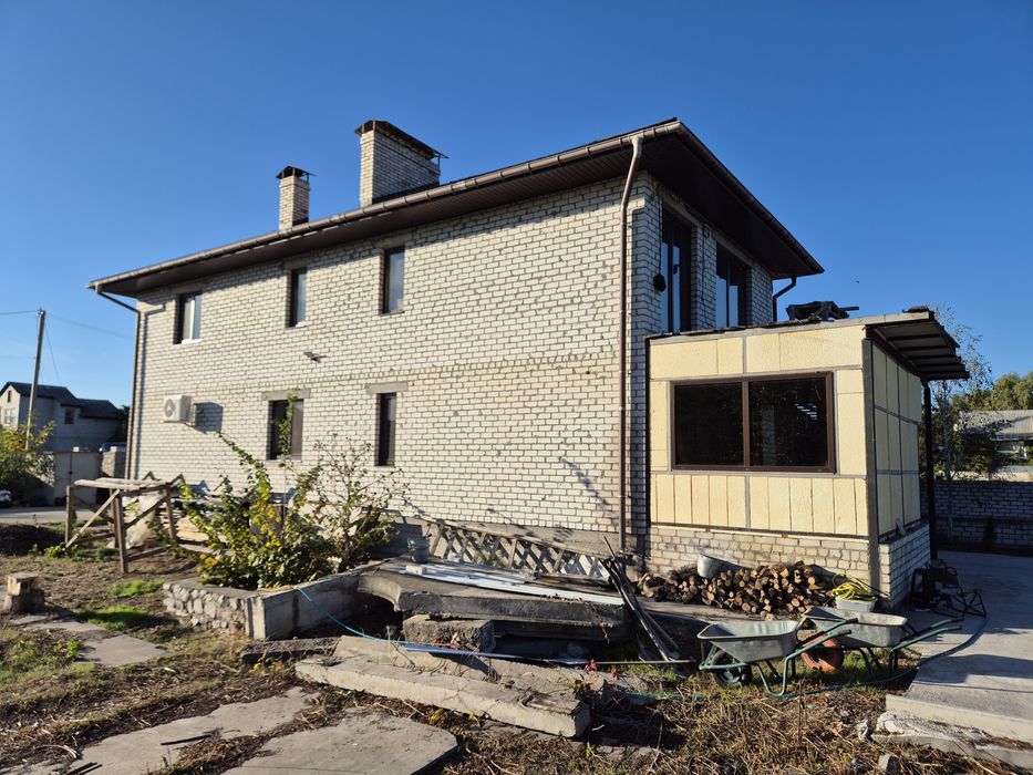 Будинок біля води. Перша лінія