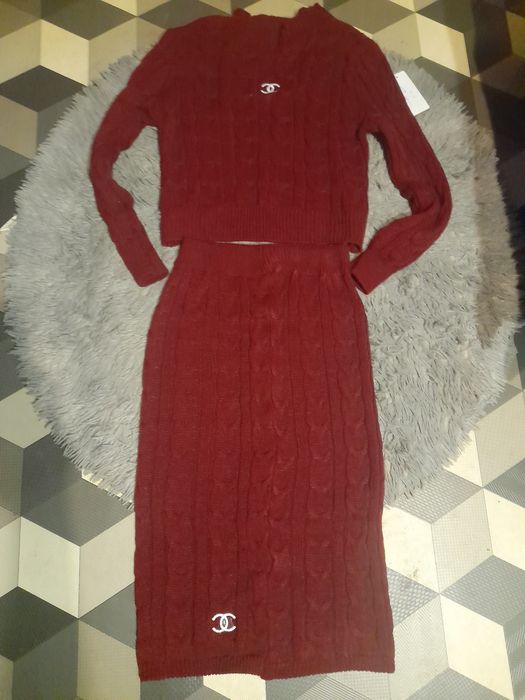 Komplet sweterkowy. Sweter plus spódnica roz uni logo cc