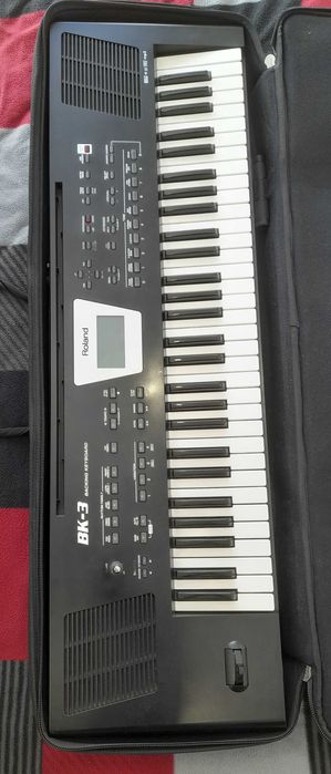Roland Bk 3  quase novo.