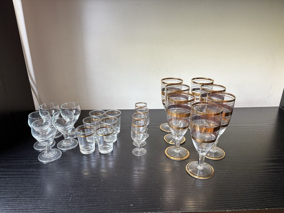 Zestaw kieliszków ze szkla miodowego
