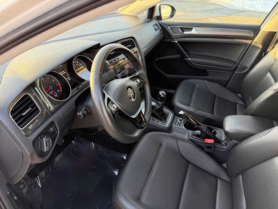 Volkswagen Golf      2020