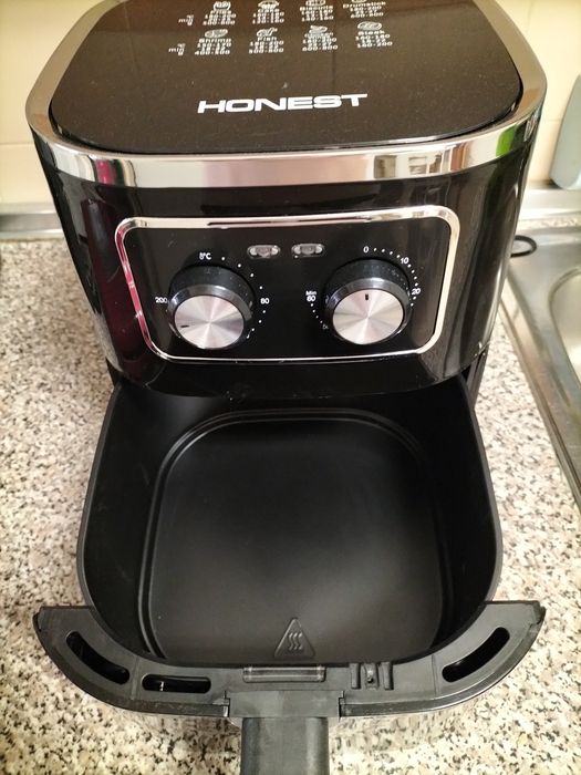 Vendo fritadeira airfryer com pouco uso