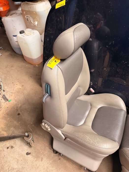 Land Rover Freelander Bancos 3 portas pele 75€ cada dianteiros