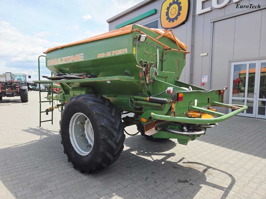 Rozsiewacz ciągany Amazone ZG-B 7001