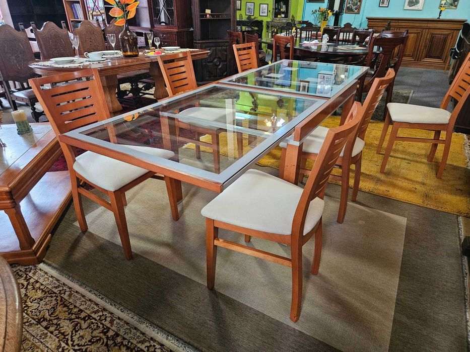 Mesa em madeira e vidro - Bom estado geral - Extensível - Só