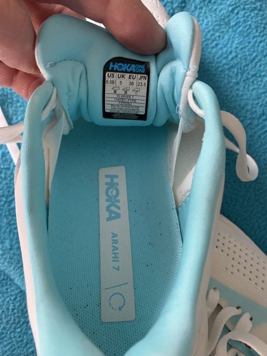 Tenis Hoka modelo arahi7
