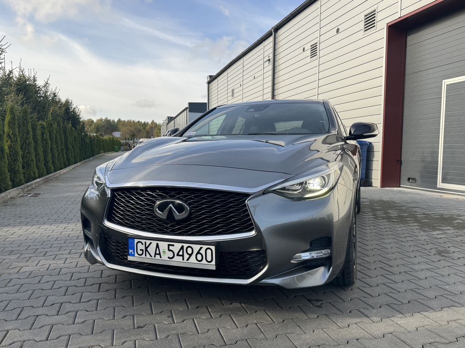 Infiniti Q30