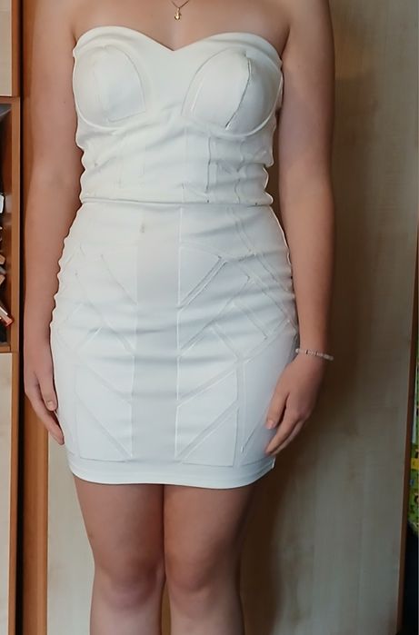 Sukienka biała bez ramiączek