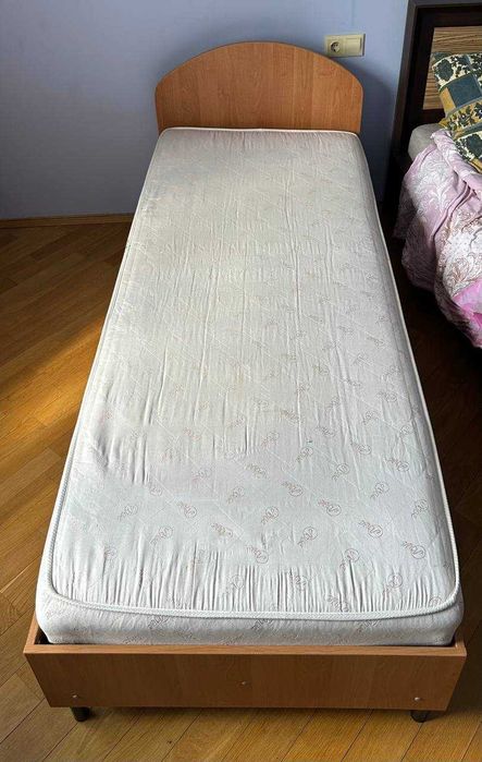 Односпальне ліжко з матрасом