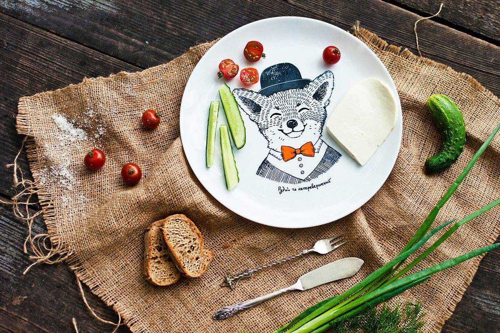 Тарелка Лис "Рудий та неперевершений" белая круглая 25 см Orner лисица