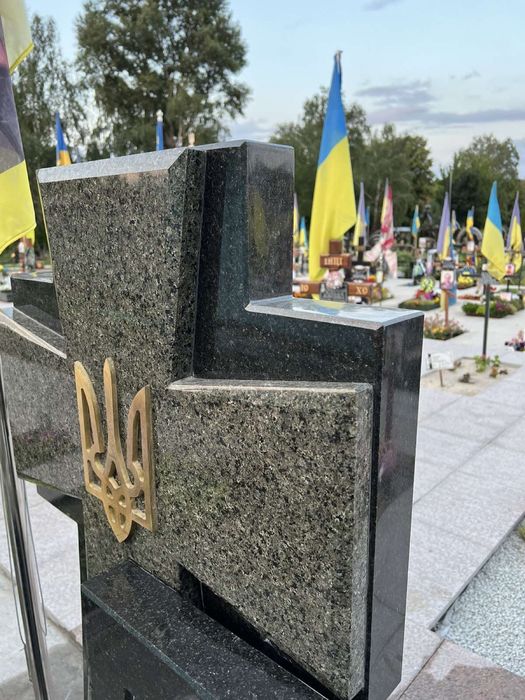 Пам'ятники із граніту