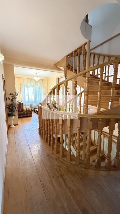 Продаж будинку: 11 кімн., 485 м² на 11 сотках у Лиманці!