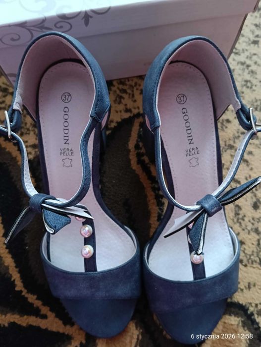 Sandały na obcasie roz. 37 kolor navy blue