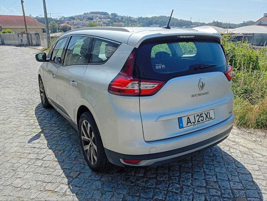 Vendo o meu carro. Renault Grand Scenic 2017. Venda urgente, por isso o preço é muito baixo.