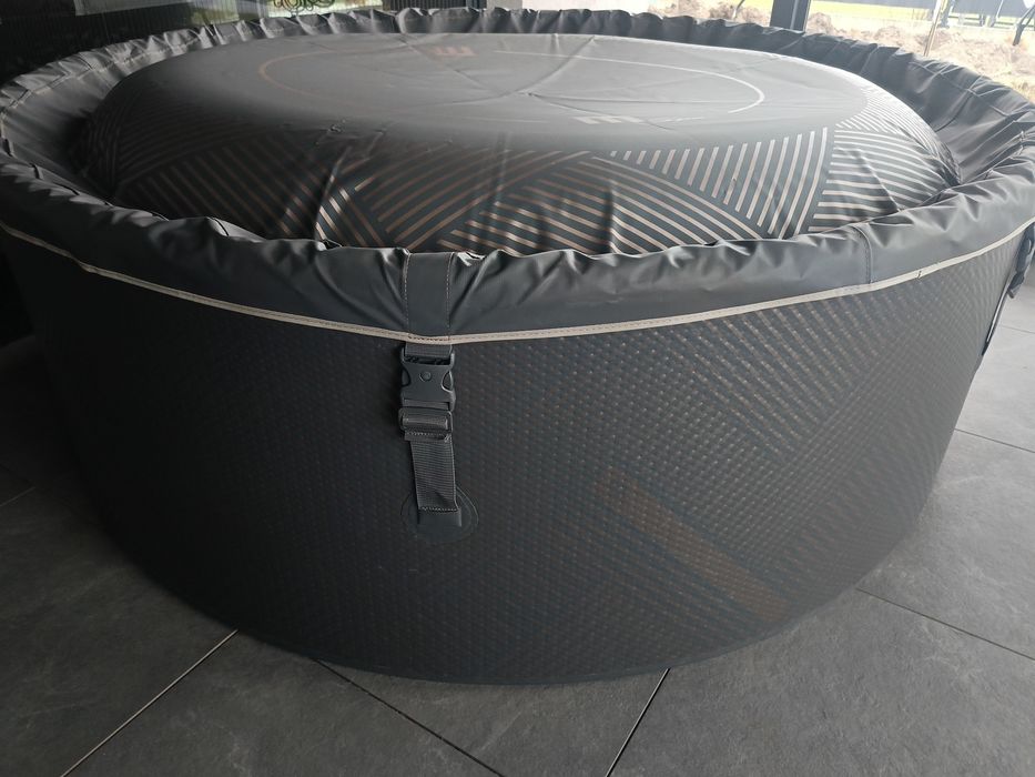 Pompowane / dmuchane   jacuzzi ogrodowe Mspa Mono   8 osobowe