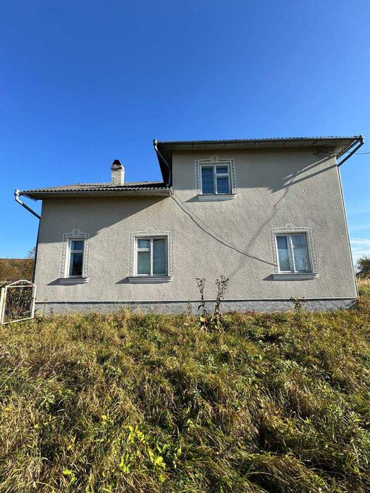 Продаж будинку з гаражем