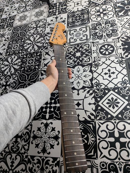 Guitarra Elétrica - Ajustes • Reparações • Mods • Eletrónica

A tua gu