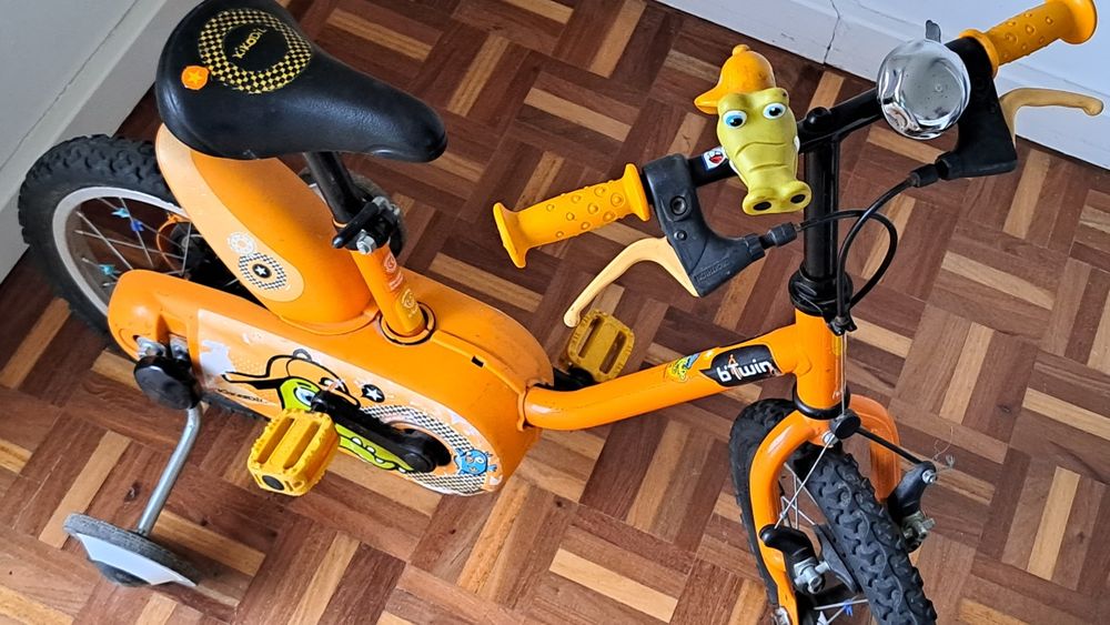 Bicicleta btwin 14" crianca com rodinhass