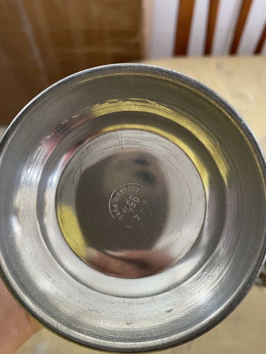 Jarras de cristal com aplicacies em estanho