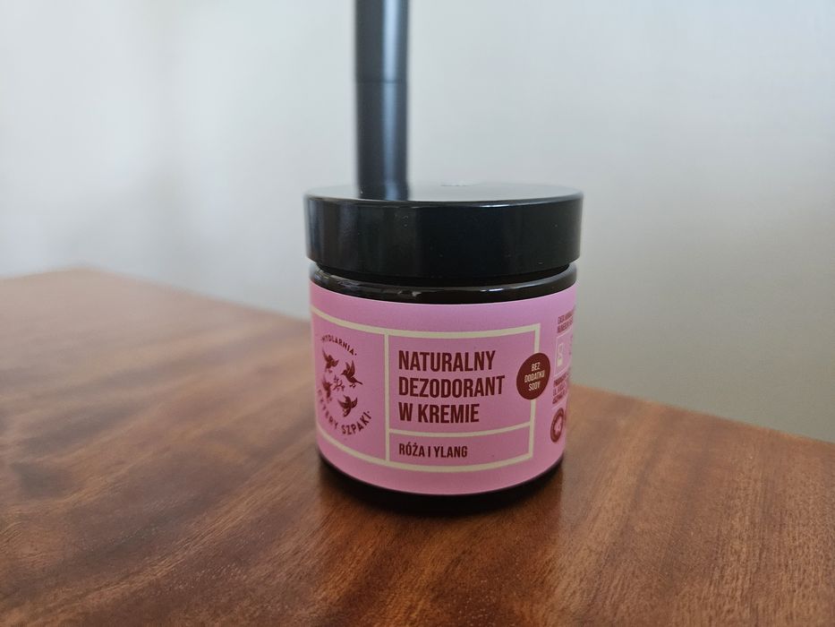 Naturalny dezodorant w kremie 4 szpaki bez dodatku sody Róża i Ylang. Nowy, długi termin ważności