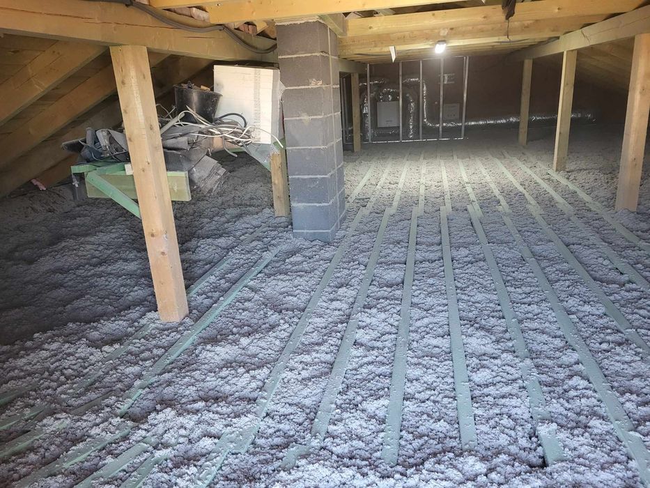 Ocieplenie poddaszy wdmuchiwanie wełny/ PIANA PUR