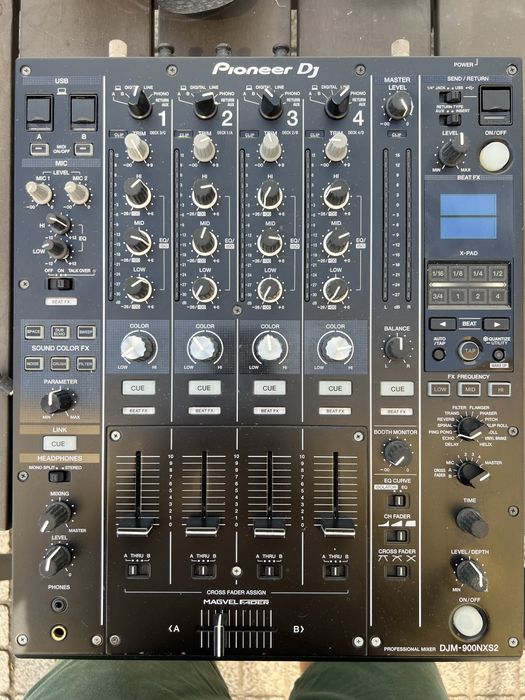2 Platinas Pioneer CDJ 2000 NXS2 e 1 Mesa DJM 900 NXS 2Nexus