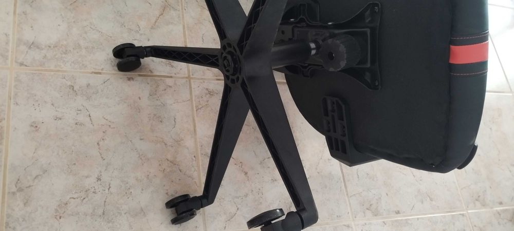 Vende-se cadeira gaming ergonómica da Lovit