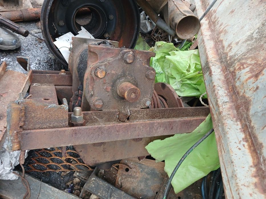 Лебідка,  кран балка для ремонту техніки