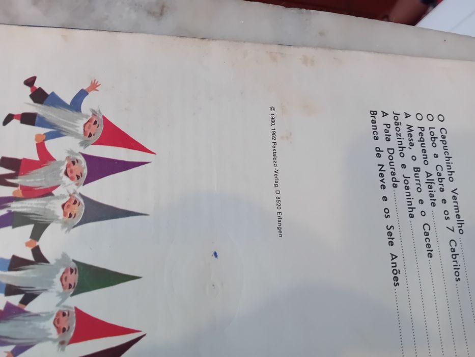 Livro Infantil Contos Infantis de " Grimm "