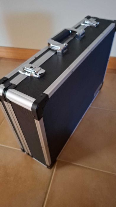 BOSS GT100  pré AMP e processador de efeitos+ case + alimentador