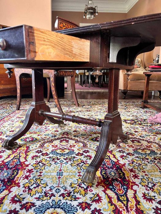 Mesa de abas (drop-leaf) antiga com gaveta