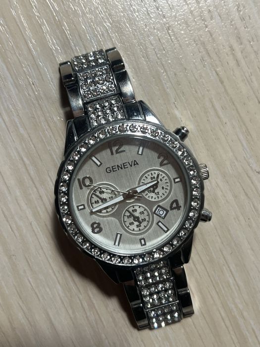 Жіночий годинник