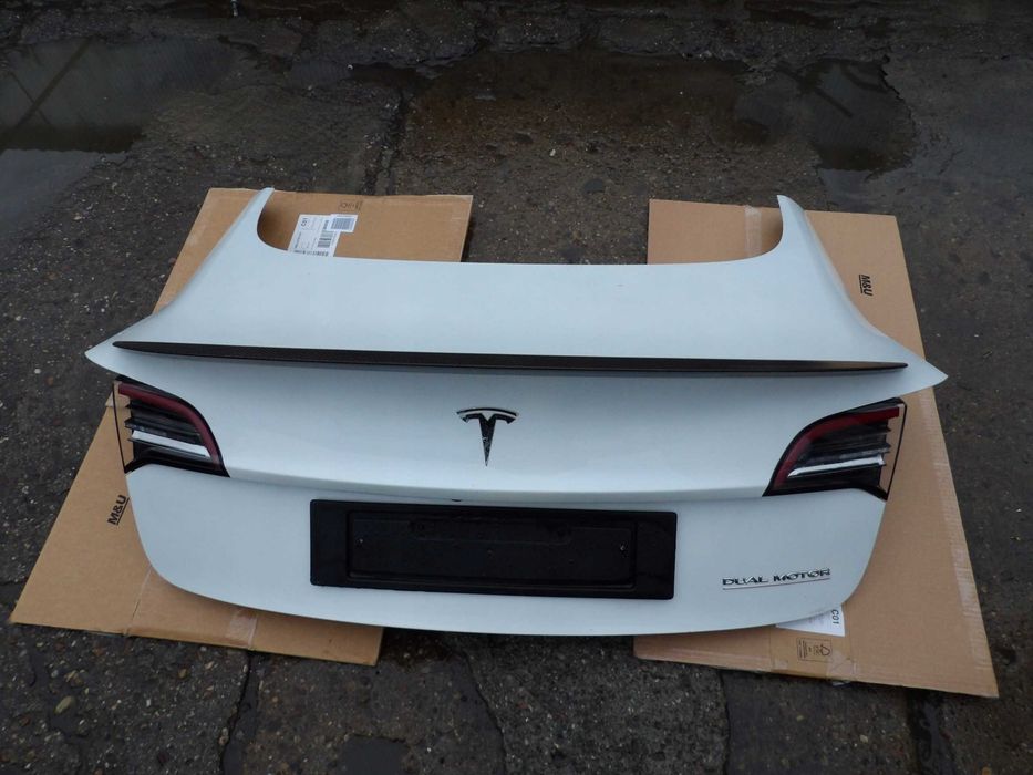 Tesla Model 3 - кришка багажника рестайл дорестайл разборка