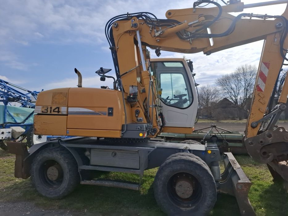 Koparka CASE WX120 Liebherr 314