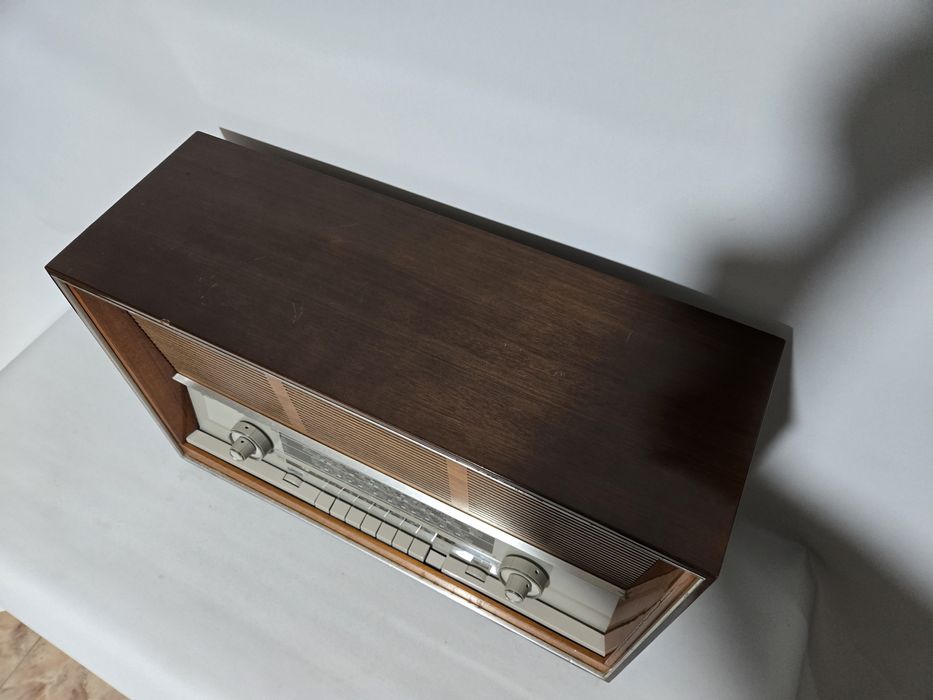 Rádio antigo reparado SABA