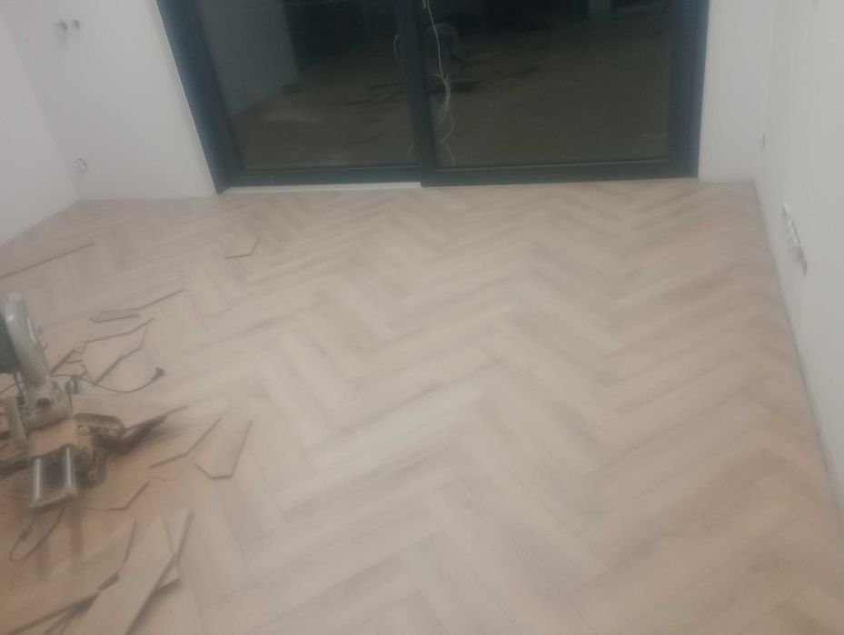 Montaż paneli podłogowych