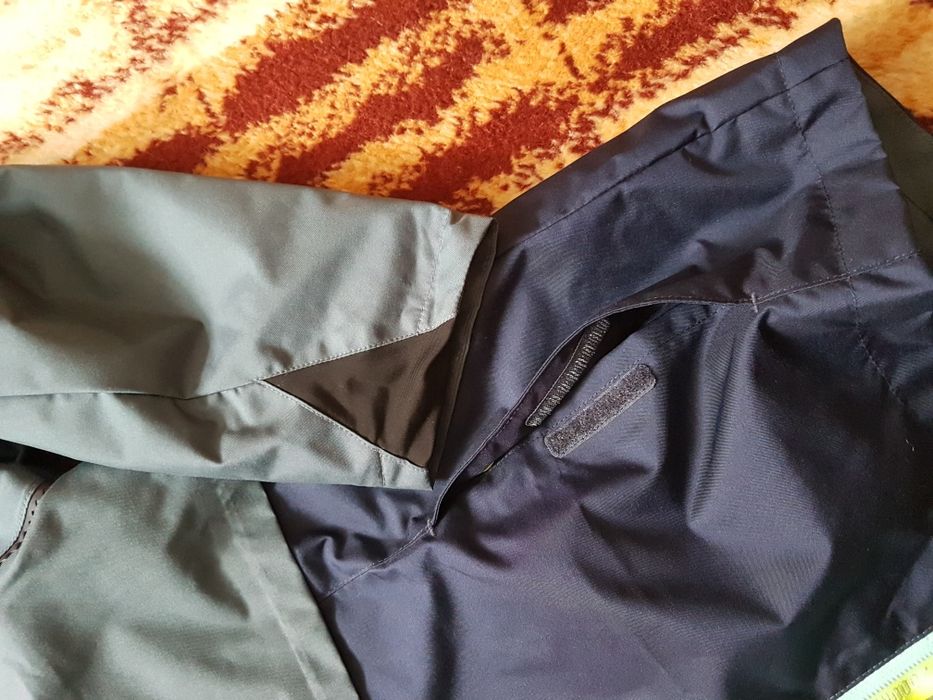 Дождевик ветровка на девочку 10-11 лет. Quechua 141-148