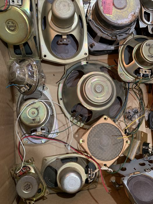 Динаміки різні, 1500 за все разом