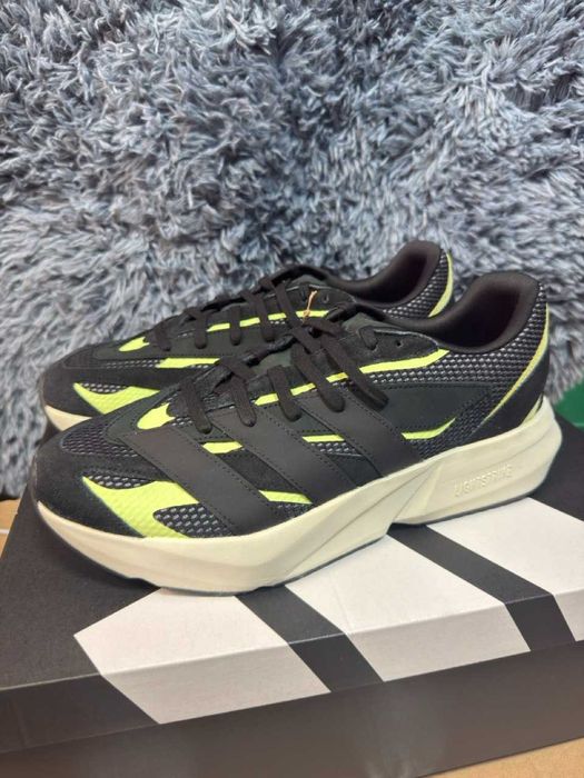 Чоловічі кросівки Adidas lightblaze jh6945 Оригінал: 2 560 грн