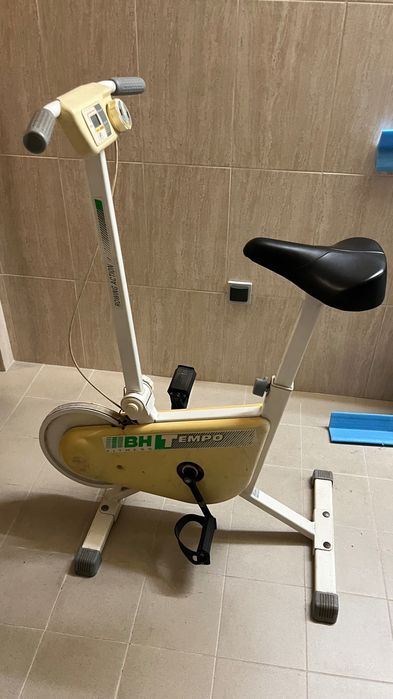 Bicicleta estática BH Tempo