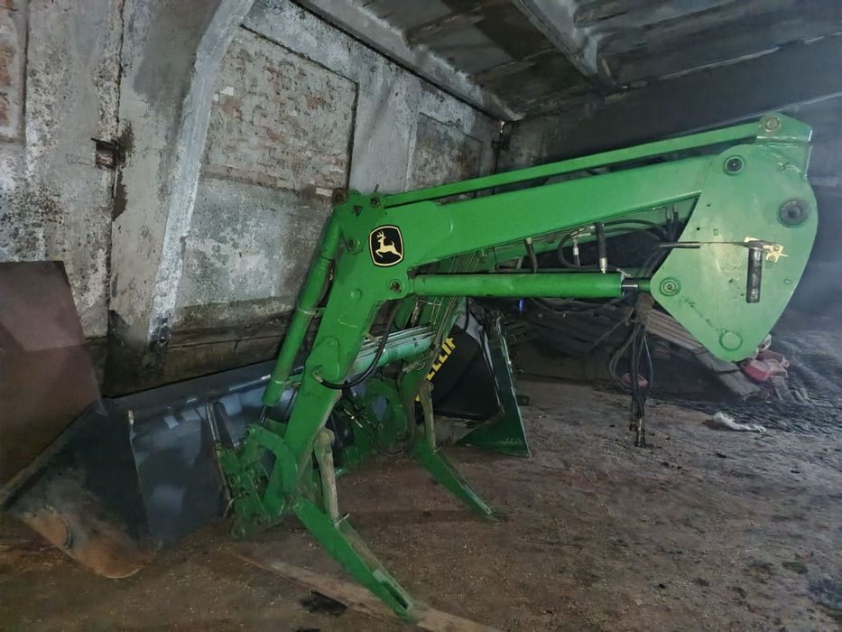 Продам навантажувач до трактора джондір6220